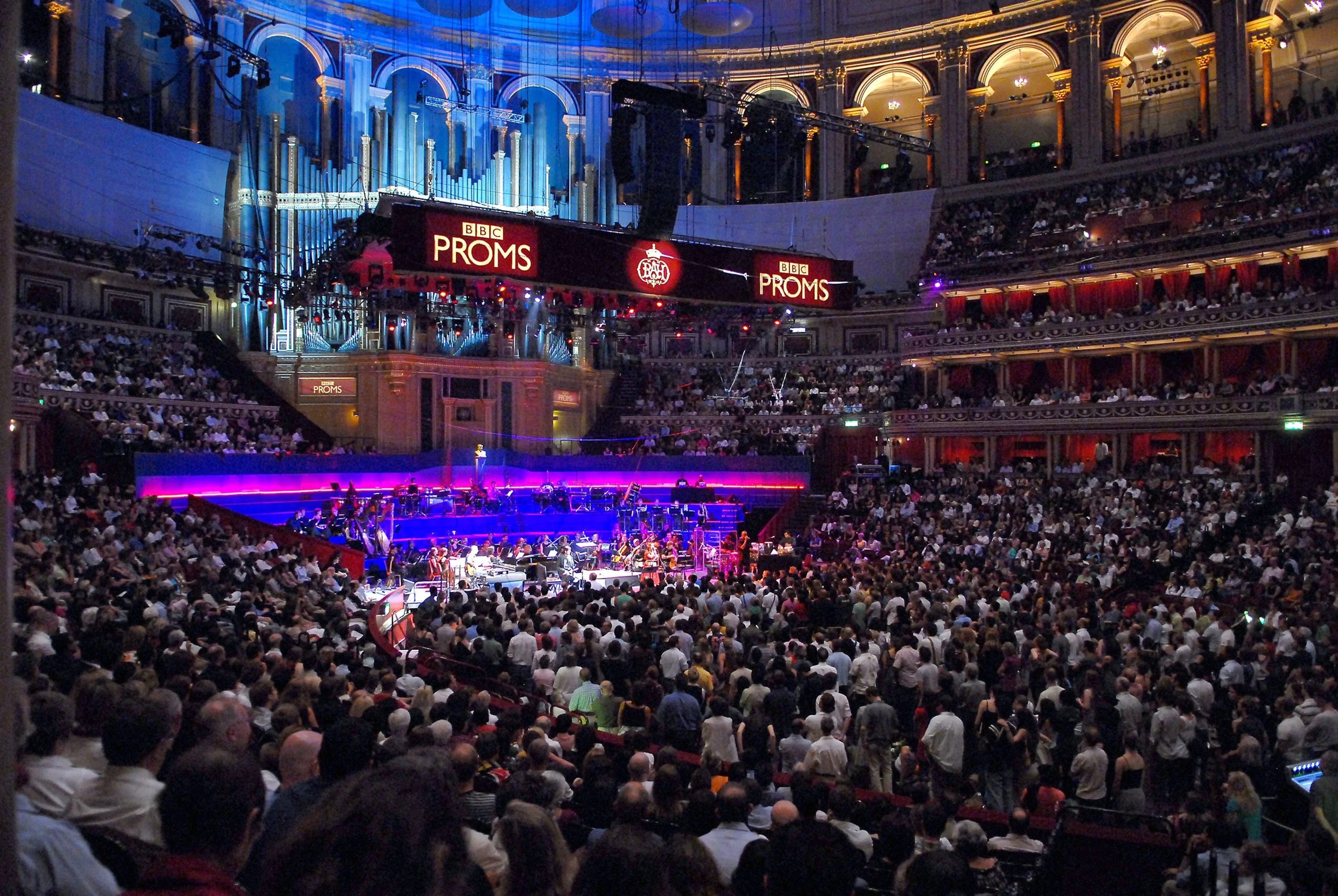 bbc-proms-royal-albert-hall-full-auditorium The Royal Albert Hall auditorium filled to capacity during a BBC Proms concert, with the organ and Proms signage above the stage
